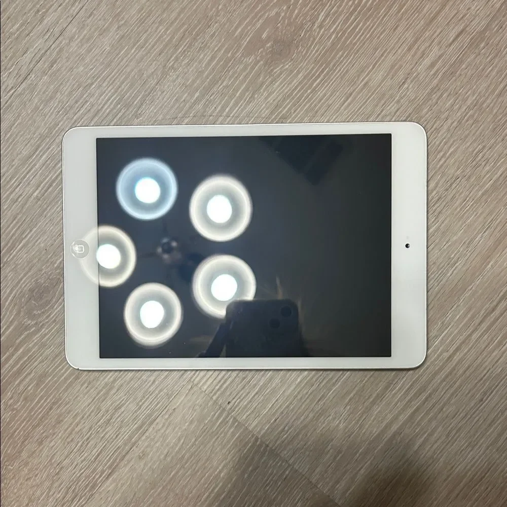 Apple iPad Mini A1432 1st Generation White/Silver Tablet LOCKED